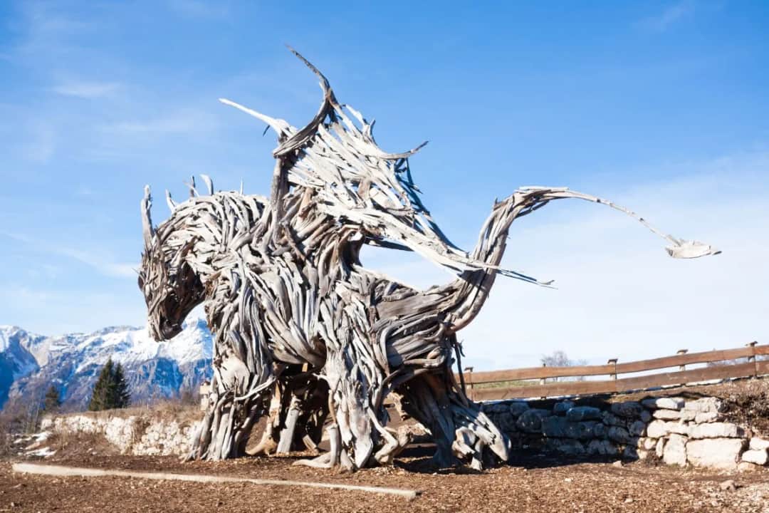 Jak zrobić rzeźbę z recyklingu - proste techniki i inspiracje