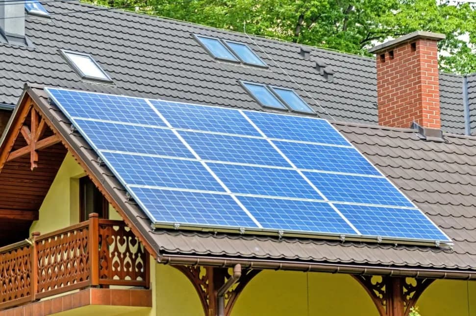 Mini elektrownia słoneczna-zestaw: jak zaoszczędzić na energii?