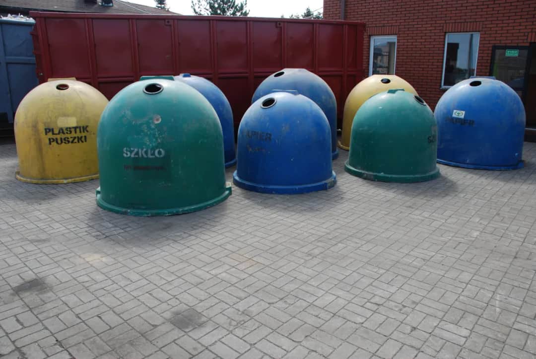 Pojemniki na recykling: Wybierz najlepsze rozwiązania dla domu i biura