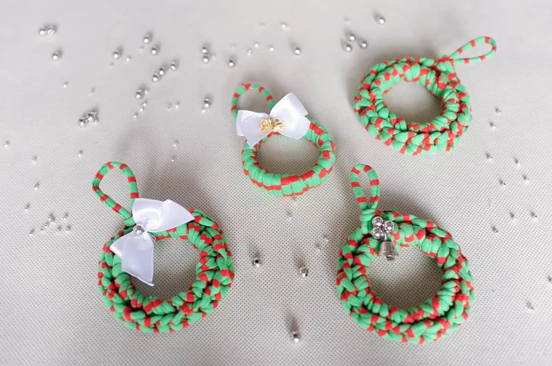 Ekologiczne ozdoby choinkowe z recyklingu – twórz bez kosztów i z pasją