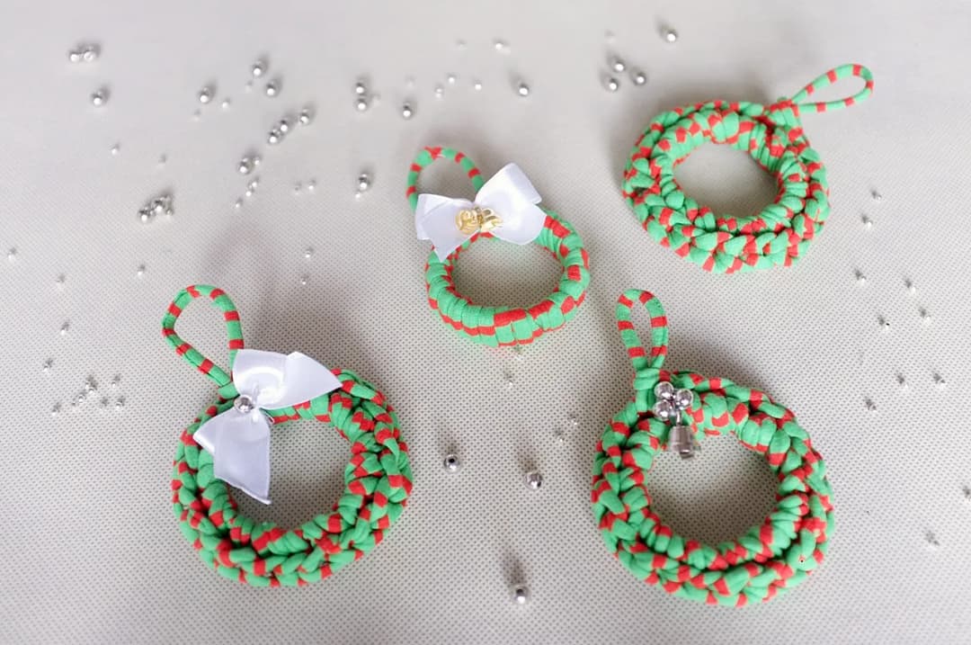 Ekologiczne ozdoby choinkowe z recyklingu – twórz bez kosztów i z pasją