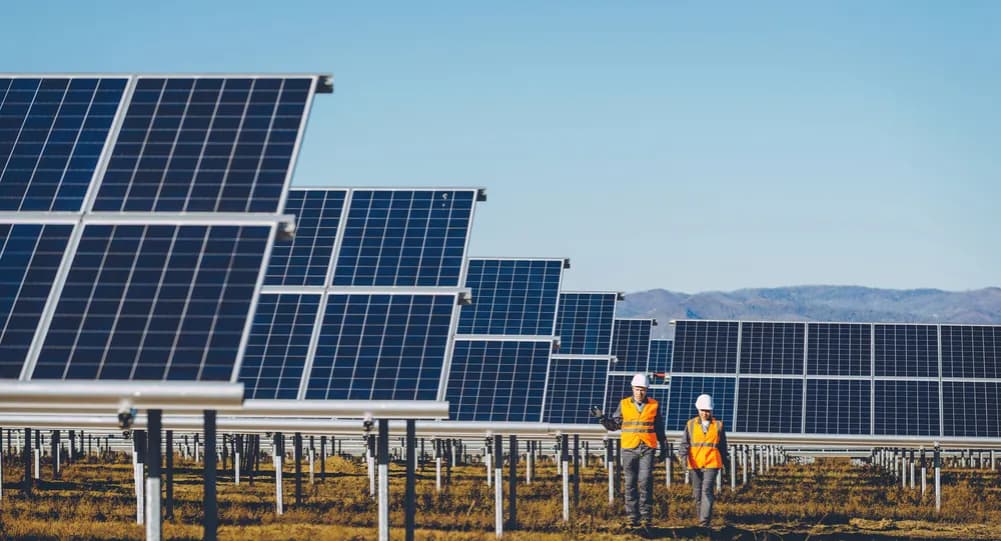 Zalety elektrowni słonecznych: jak oszczędzić na energii i chronić środowisko